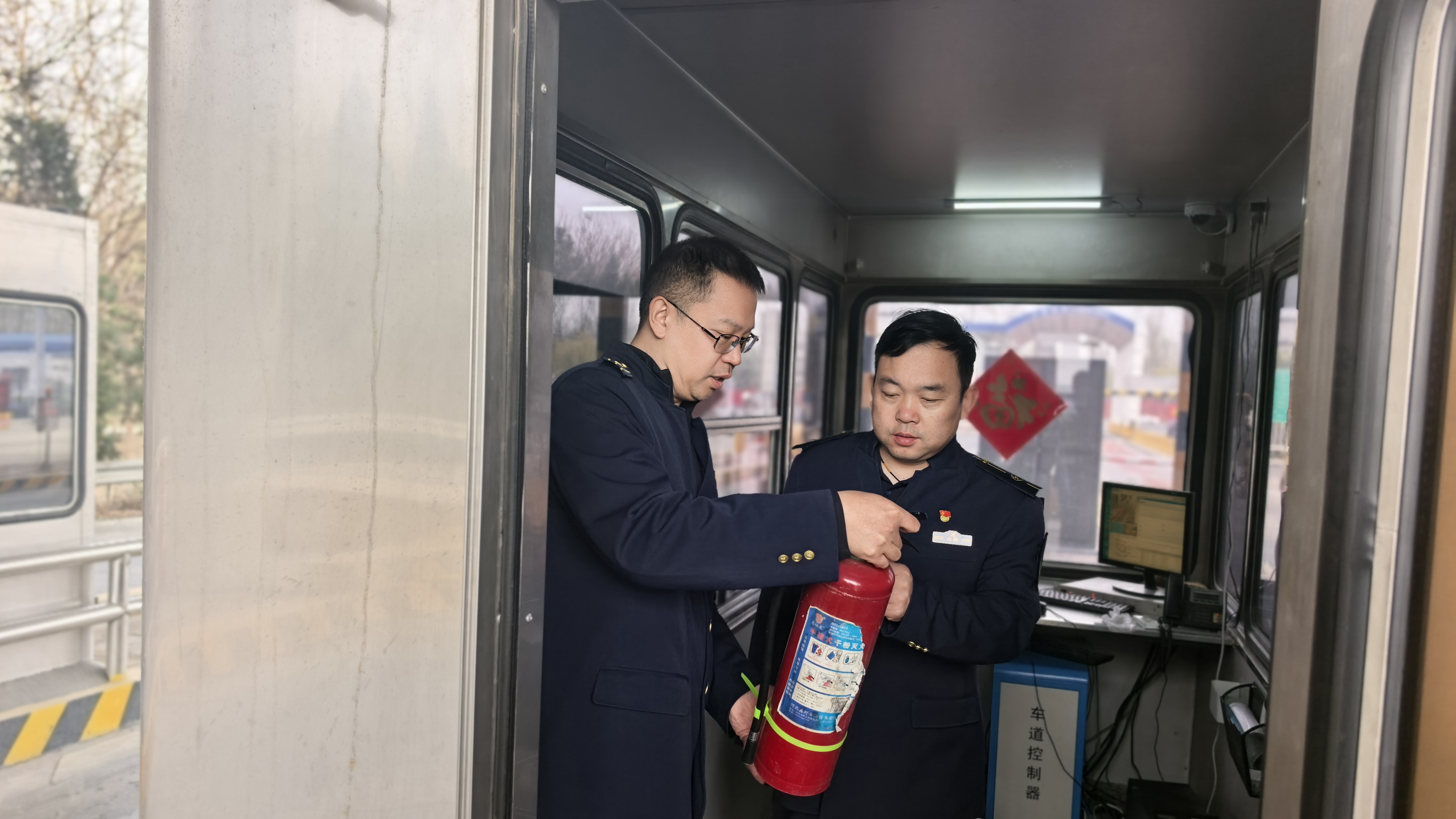 廊坊分公司三河西收费站：清明节前严排查 筑牢安全防护网