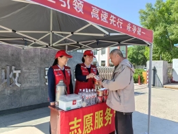 廊坊分公司高官庄收费站开展五一志愿服务  暖心护航司乘出行