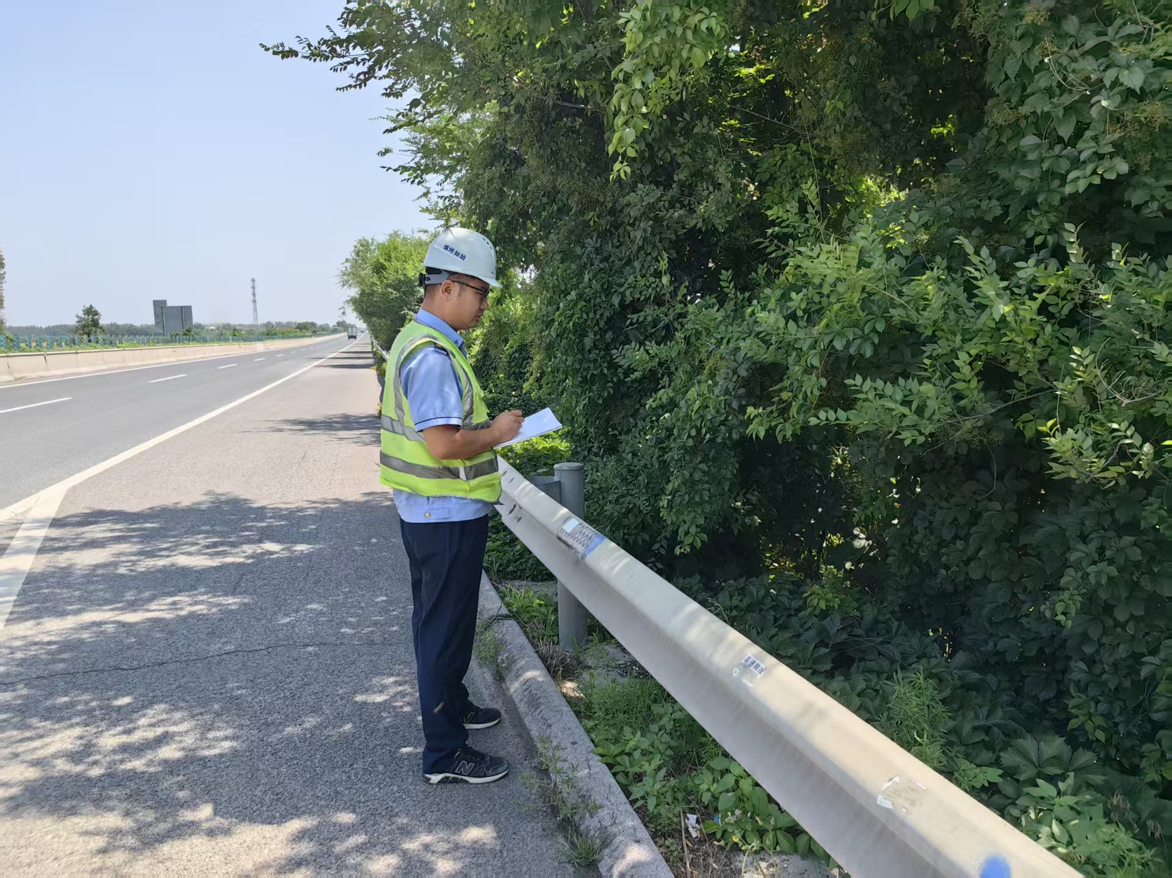 筑牢汛期安全防线 保障高速安全通行——廊坊分公司广阳保通保畅应急大队抓实汛期道路巡查工作